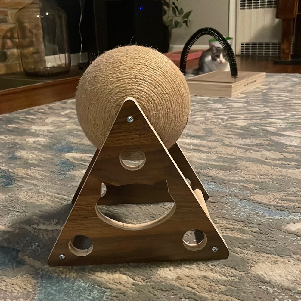 Cat scratcher rolling ball toy with bell inside
